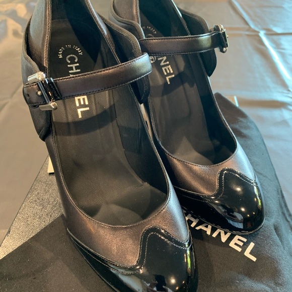 CHANEL Mary Jane Vintage Patent Toe Block Heel - Picture 2 of 11